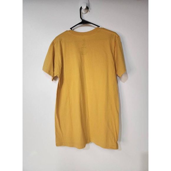 Sriracha medium yellow red authentic graphic tee - Picture 2 of 6